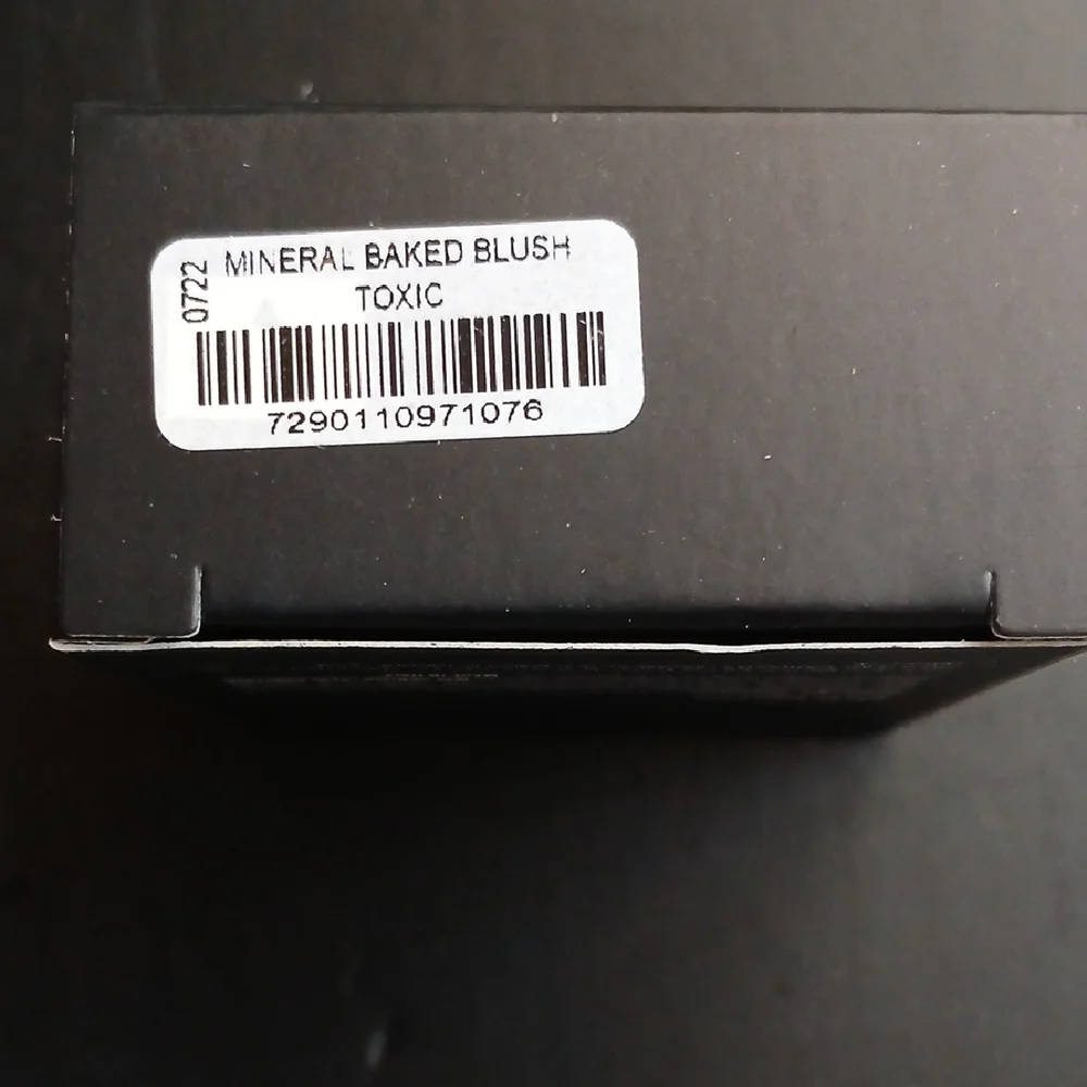 IL MAKIAGE Mineral Baked Blush Shade Toxic